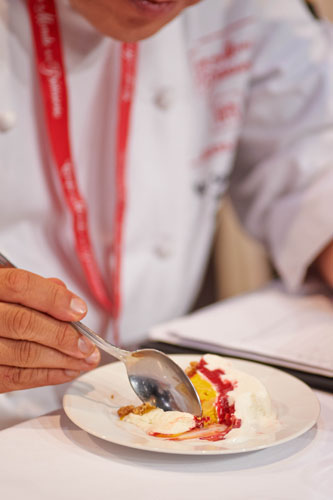 0110-CMP 2013-jury degustation entremets france