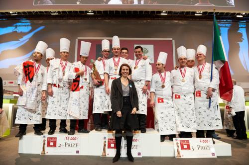0813-CMP 2013-podium sponsor
